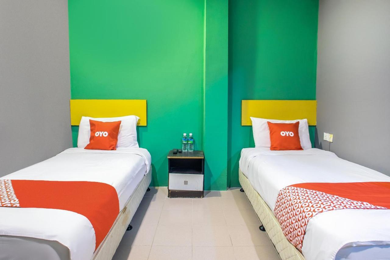 Oyo 89688 Alor Street 2*